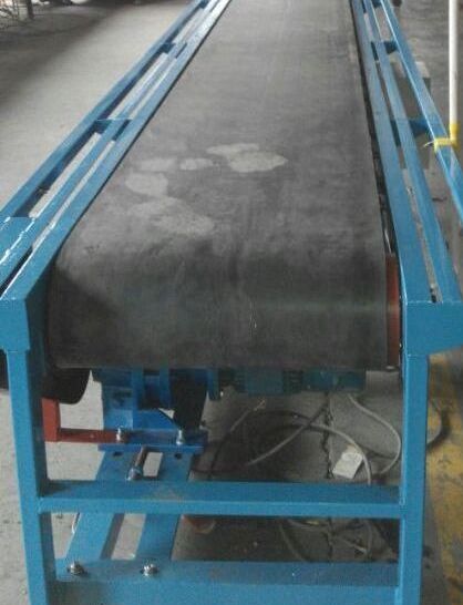 皮帶輸送機(jī).jpg 皮帶輸送機(jī).jpg